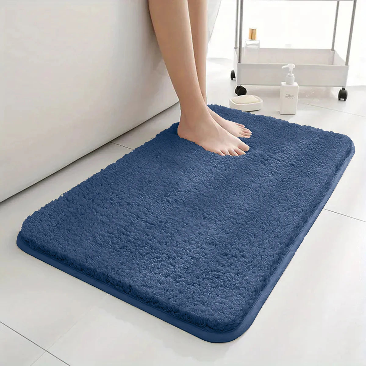 Petit tapis de bain bleu