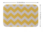 Tapis antidérapant à motif de flèches en zigzag à chevrons moutarde épicée et gris - Vignette | Douceur De Bain