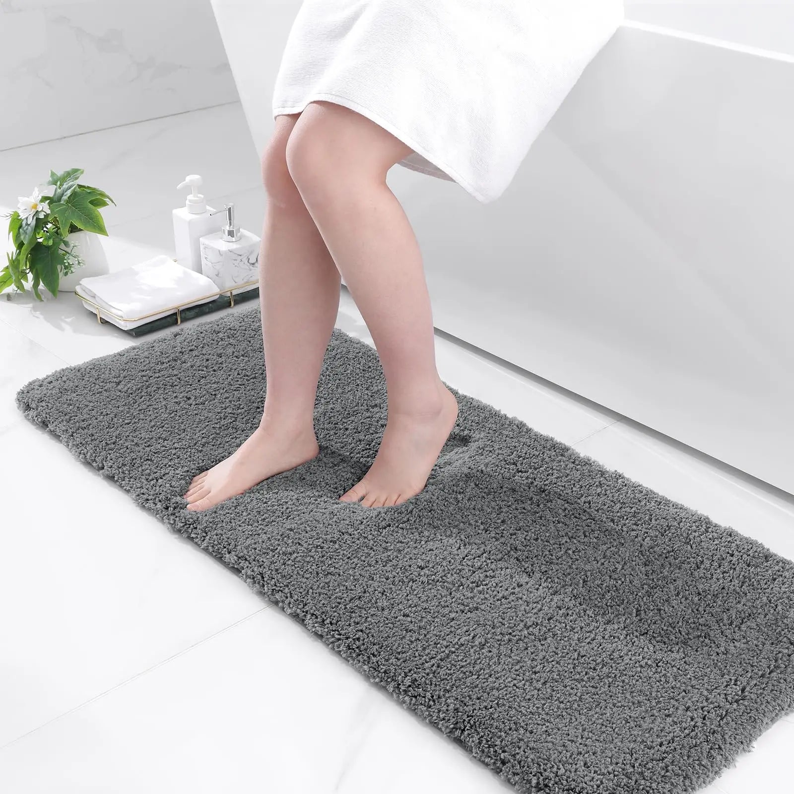 Tapis de bain couleur prune pieds