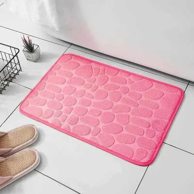 Tapis de bain mémoire de forme galet fuchsia