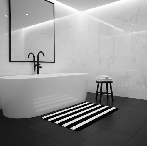Tapis de bain noir et blanc  baignoire 