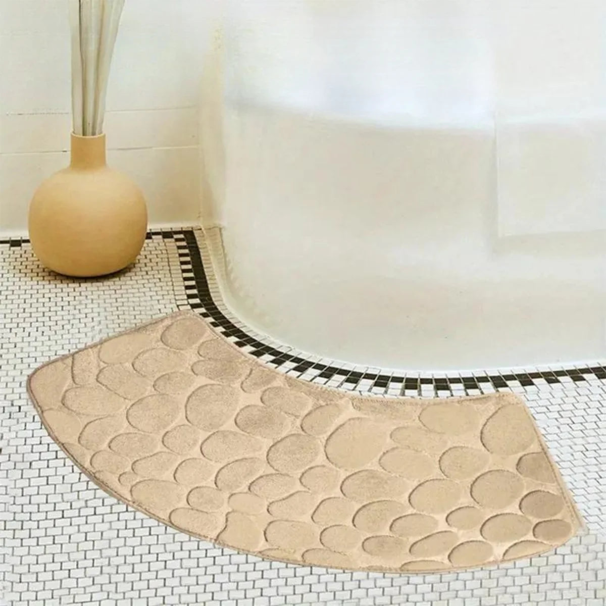 Tapis de salle de bain incurvé galet beige 