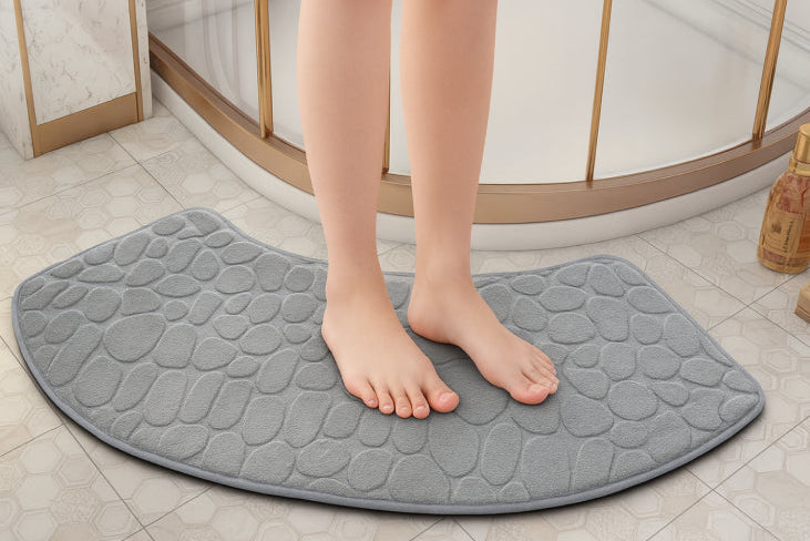 Tapis de salle de bain incurvé galet pieds 