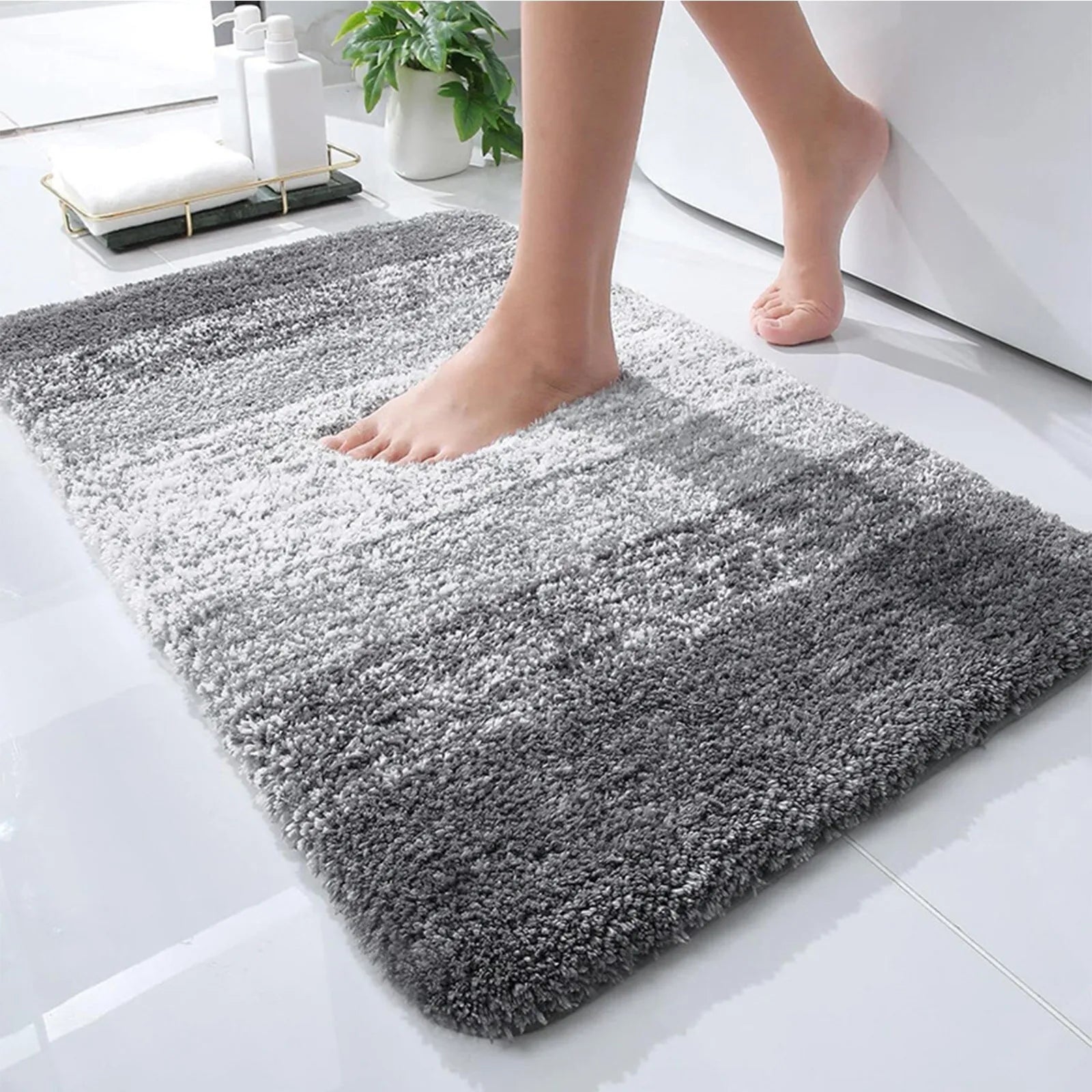 Tapis salle de bain gris et blanc