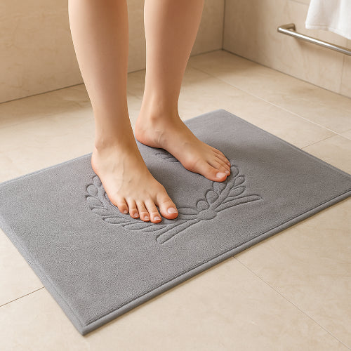 Tapis salle de bain style hôtel gris pieds 